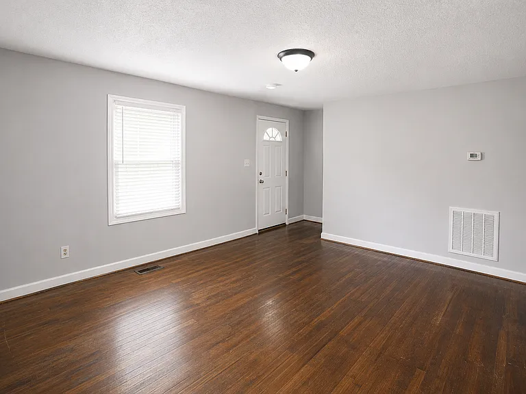 501 Franklin Blvd — Photo 20