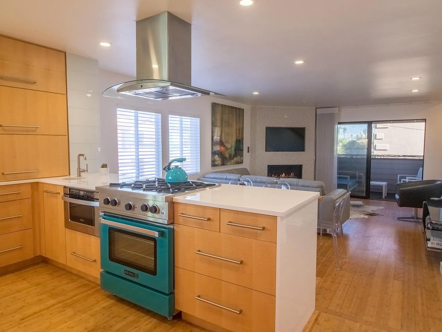 725 Seacoast Dr — Photo 3