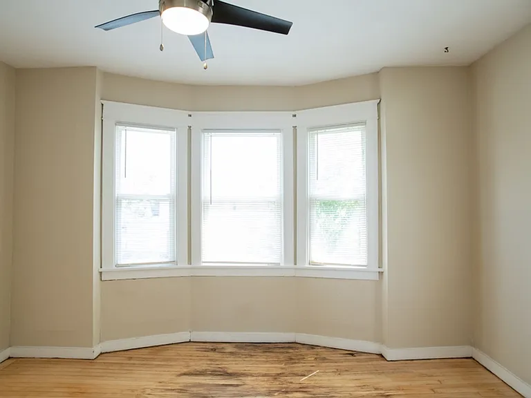 $1075 1 BA, 1 BA With Back Porch - Riverwest - 829 E Clarke — Photo 16
