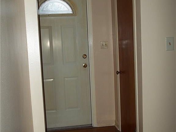 4th image of 1195 Eastwood Ave