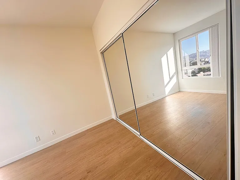 1234 Las Palmas Ave — Photo 20