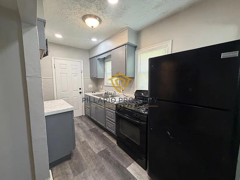 3270 Ralston Ave — Photo 3