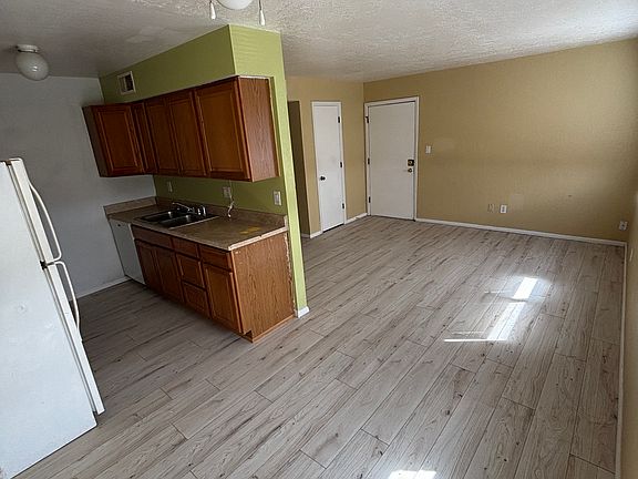 4th image of 812 Chelwood Park Blvd NE APT D