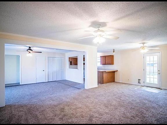 2nd image of 801 Oak Grove Ln