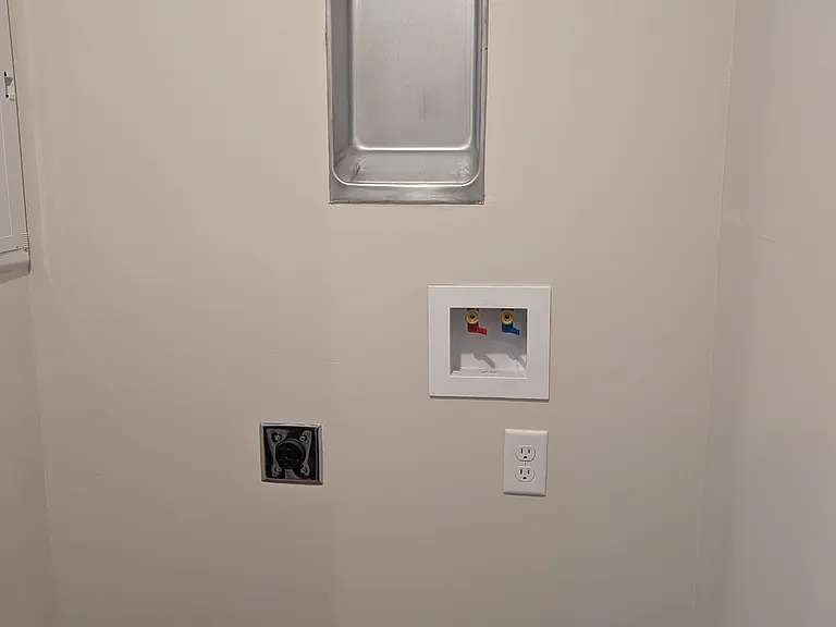 110 Hansbrough Pl — Photo 6
