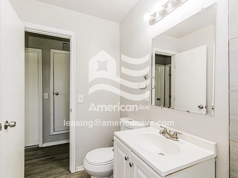1073016_012_bathroom_13.jpg