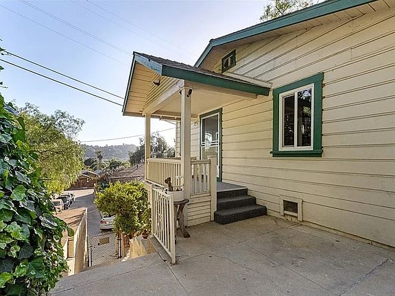 4th image of 3015 Kemper Ct