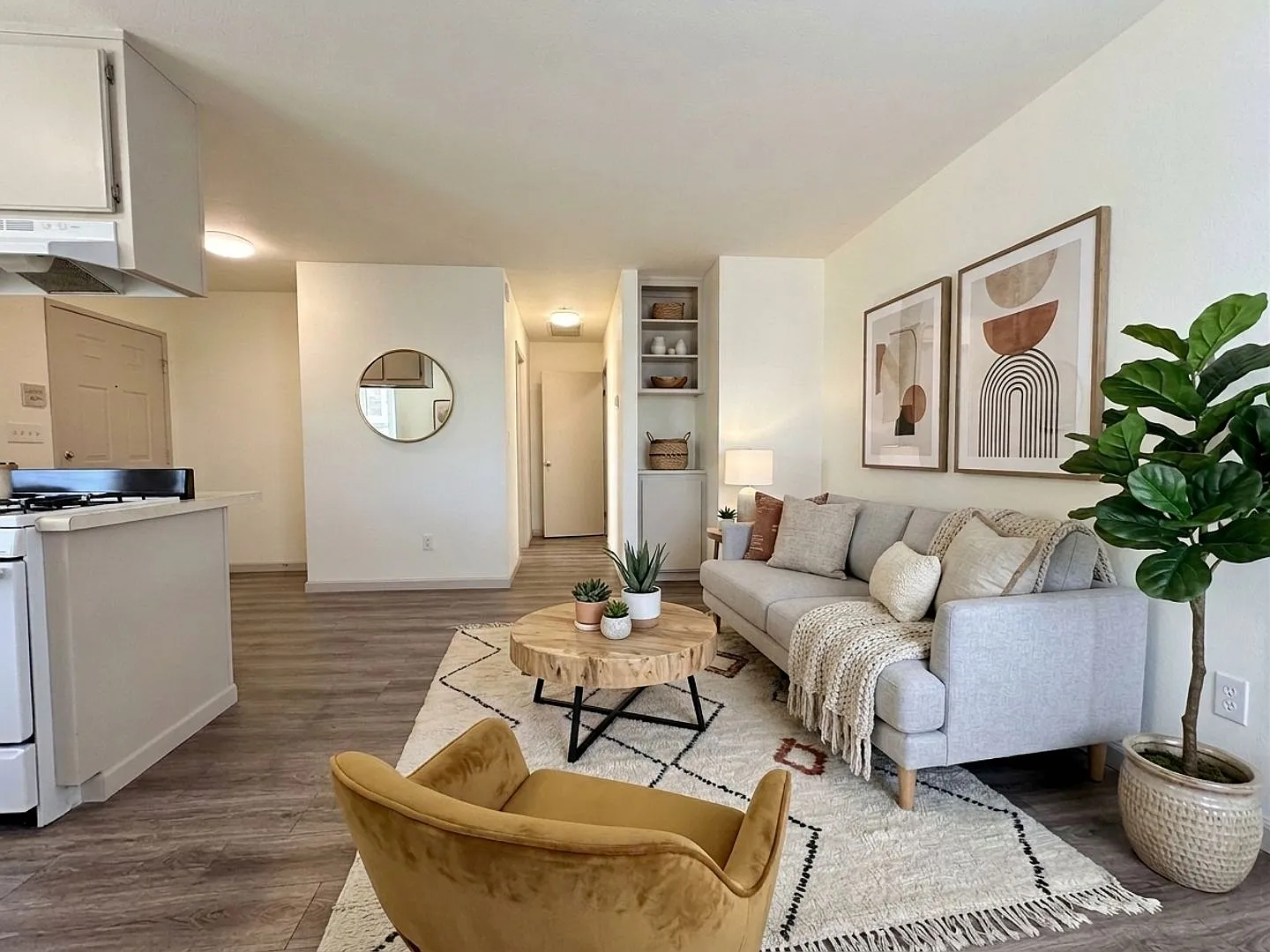 Charming 1 Bedroom Apartment in the Heart of North Park! Air Conditioning! Off Street Parking! — Photo 2