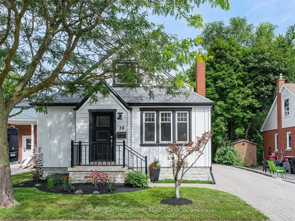 38 Roslin Ave S, Waterloo, ON N2L 2G8