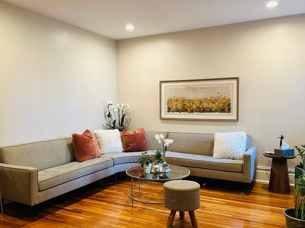96 Naples Rd APT 2, Brookline, MA 02446