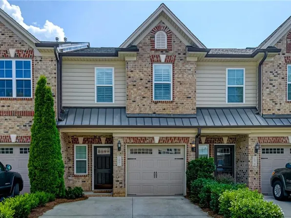 1085 Richmond Park Dr, Winston Salem, NC 27103
