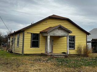 230 S 9th Ave, Munday, TX 76371