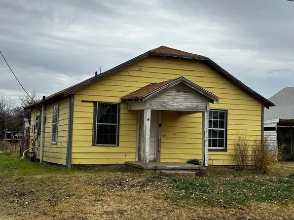 230 S 9th Ave, Munday, TX 76371