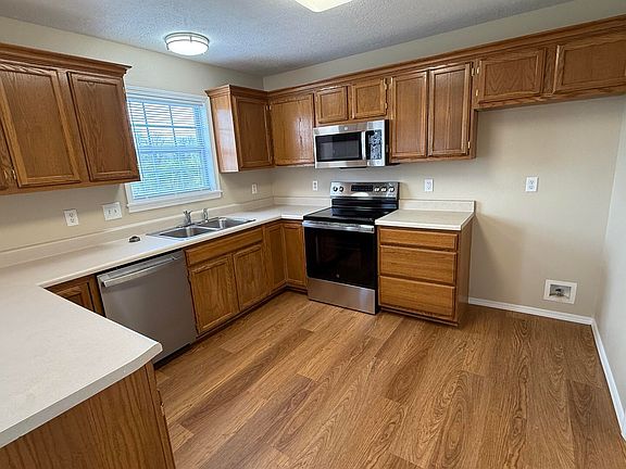 3rd image of 220 Kori Court