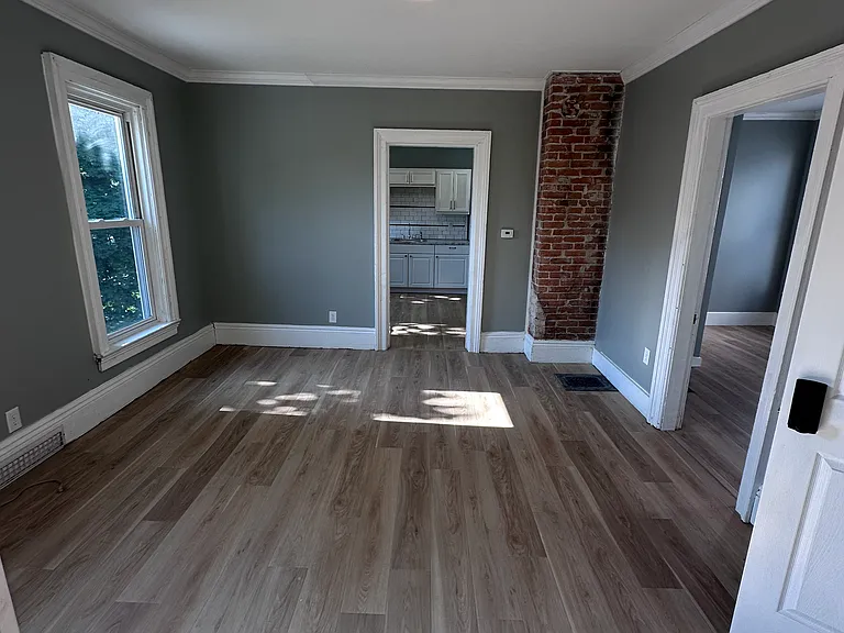 102 W Clinton St #2 — Photo 3