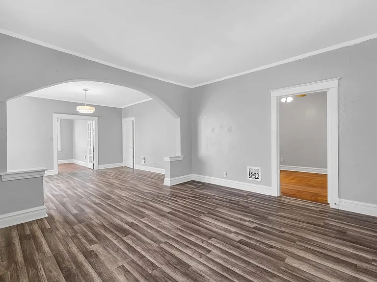 1223 Gruner Pl — Photo 18