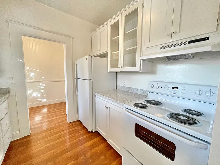 2401 P Street — Photo 12