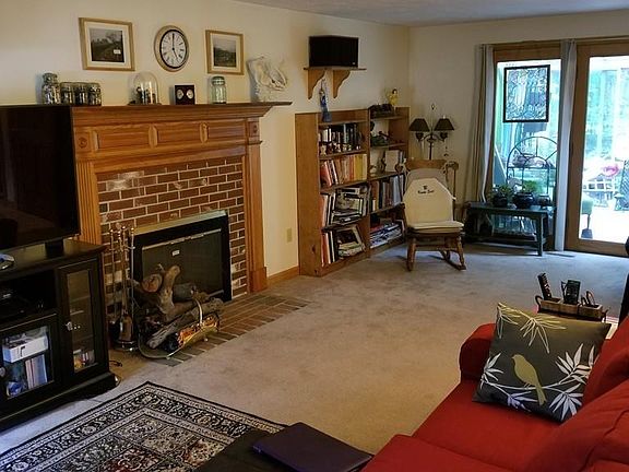 3rd image of 85 Auburn St