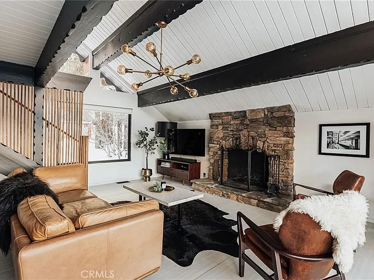 1021 Club View Dr — Photo 5