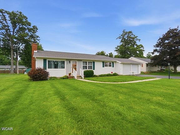 3rd image of 402 Woodlawn Dr