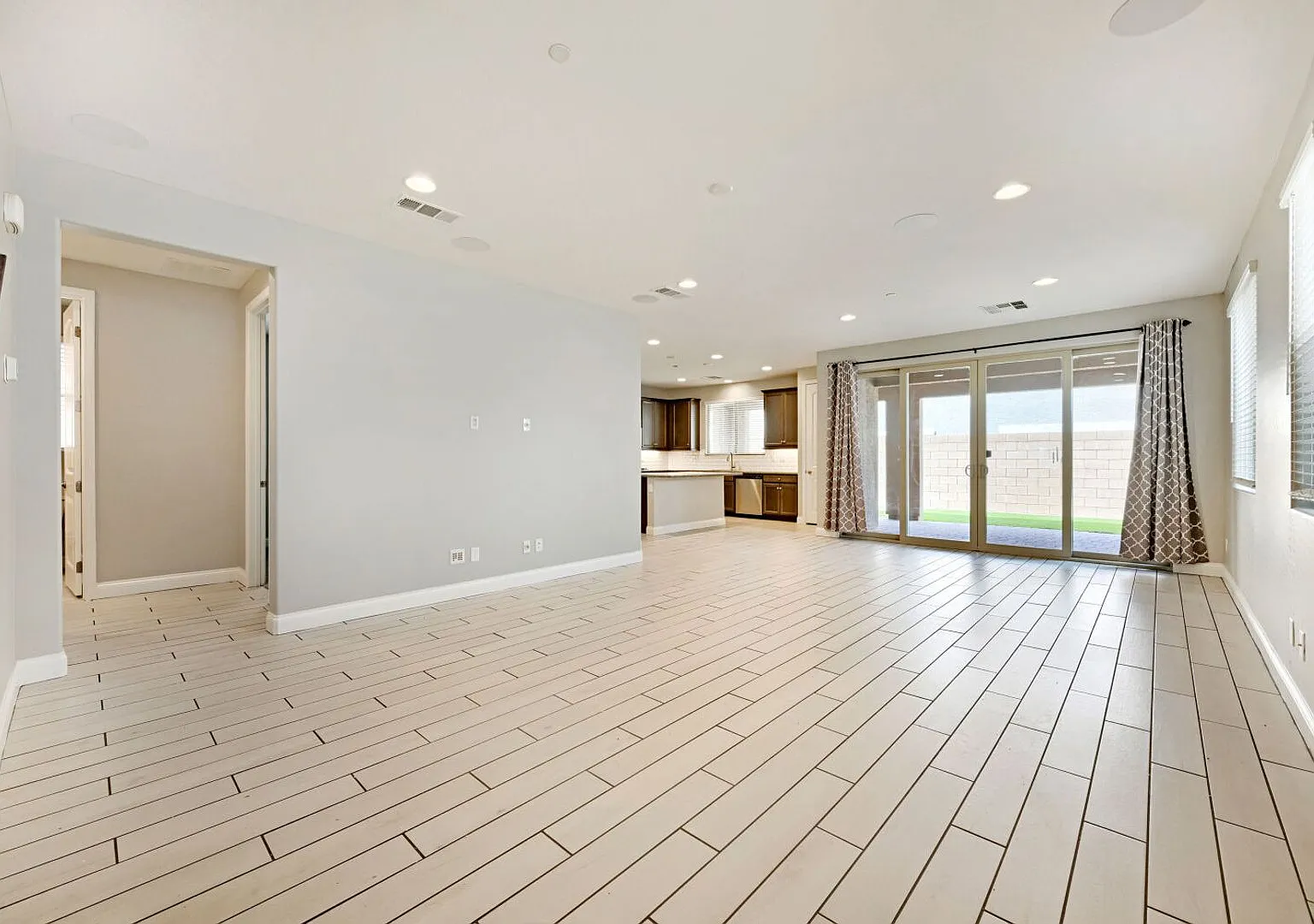 Luxury Cadence Living! Spacious 5-Bedroom Home with Loft & Resort-Style Amenities in Henderson! — Photo 4