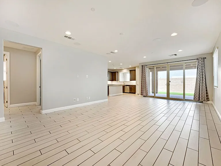 164 Pace Ave — Photo 4
