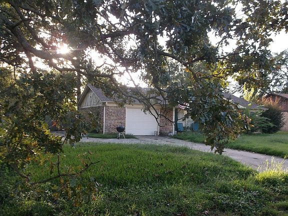 3rd image of 4701 Fernwood Dr
