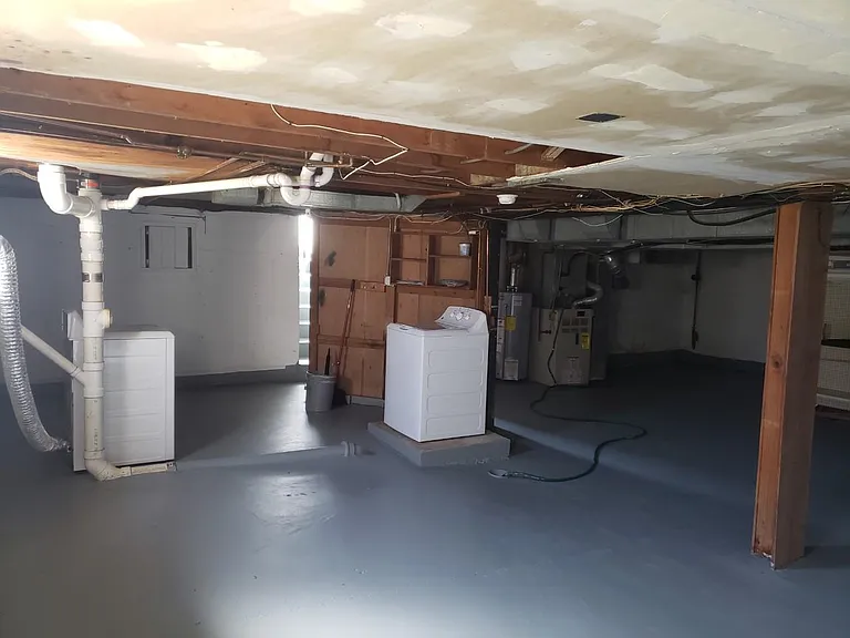 556 S Clay Ave — Photo 12
