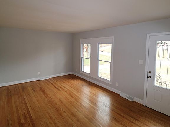 3rd image of 226 Foxcroft Dr