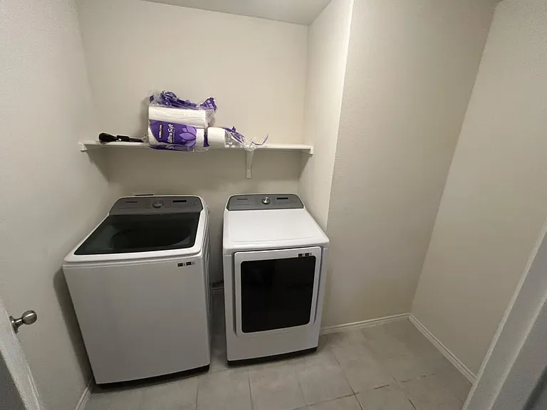 1028 Vernon Dr — Photo 9
