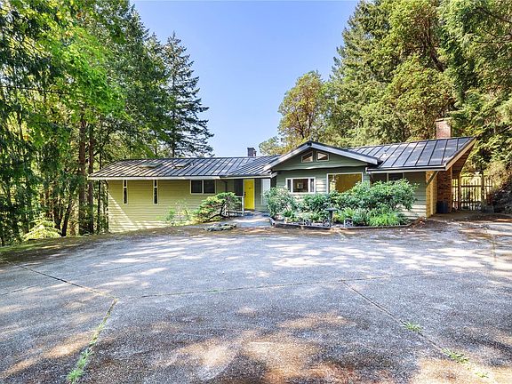 4th image of 212 Sunset Dr