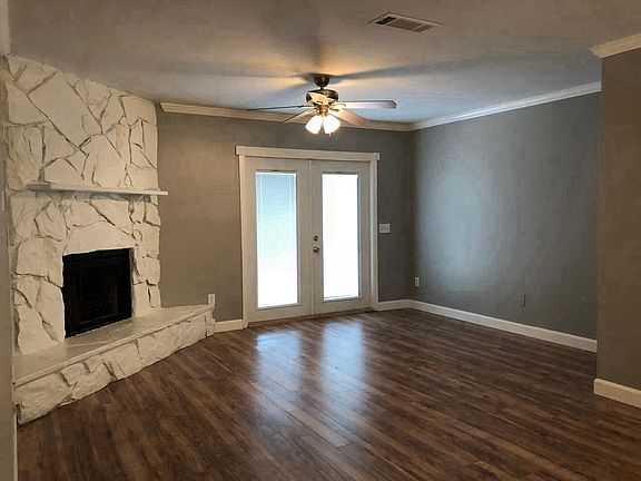 Living Area - view 2