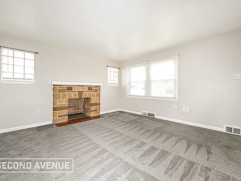 1721 Vanburen St — Photo 6
