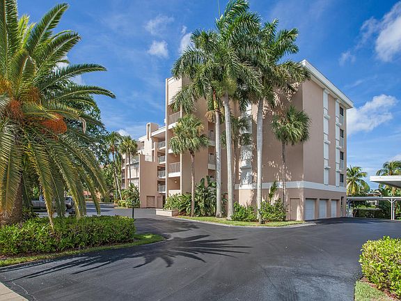 2nd image of 900 Collier Ct APT 301