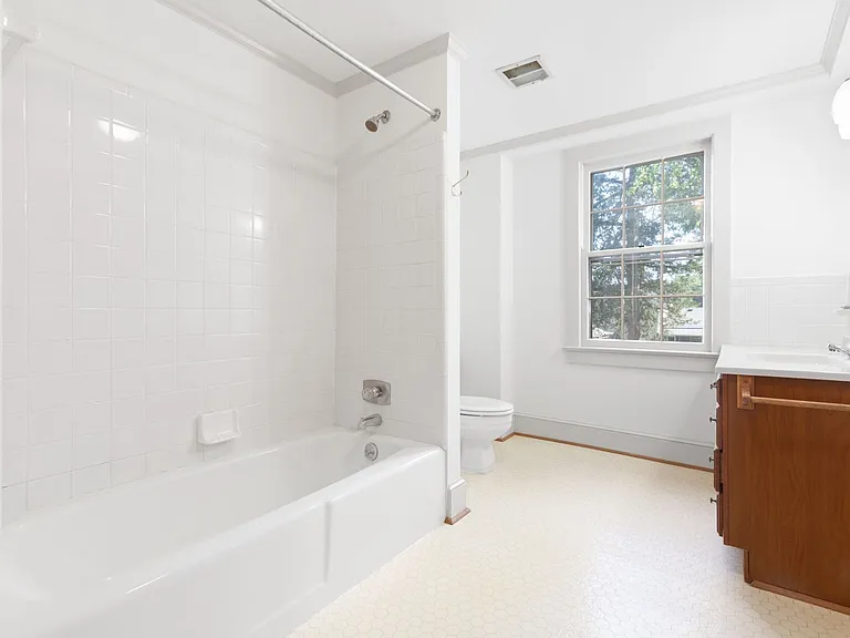 1307 Caroline St — Photo 24