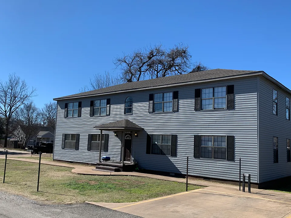 1107 NW Bell Ave #2