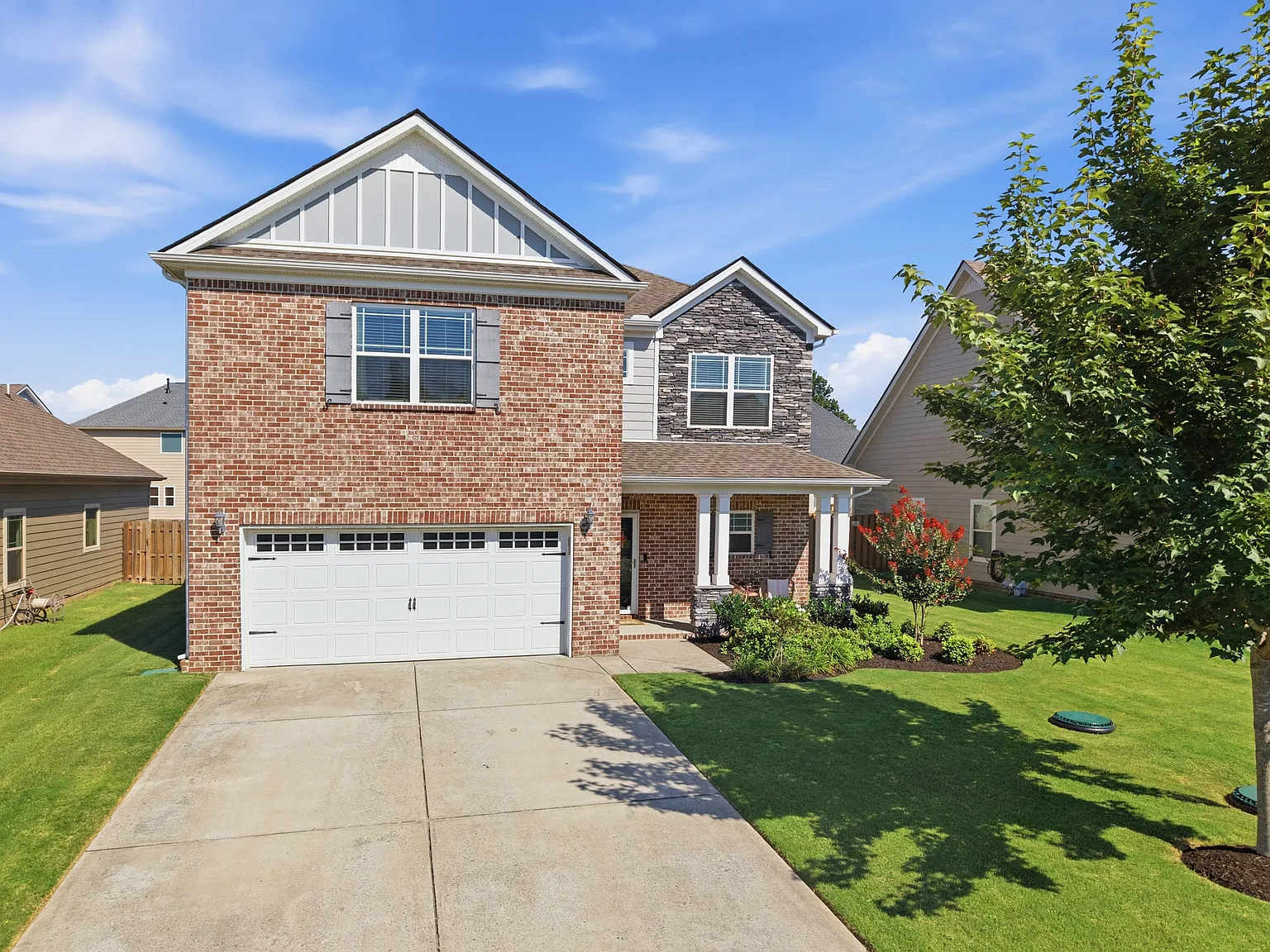5 bed, 2.5 bath, 2680 sqft, $2,900 — Photo 1