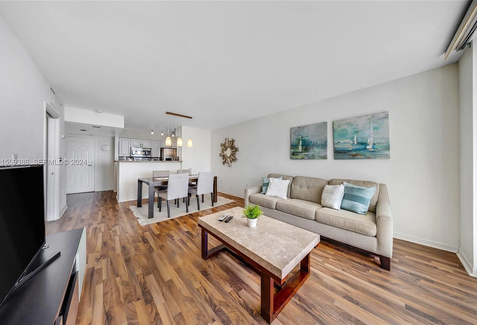 1 bed, 1.0 bath, 750 sqft, $3,500 — Photo 2