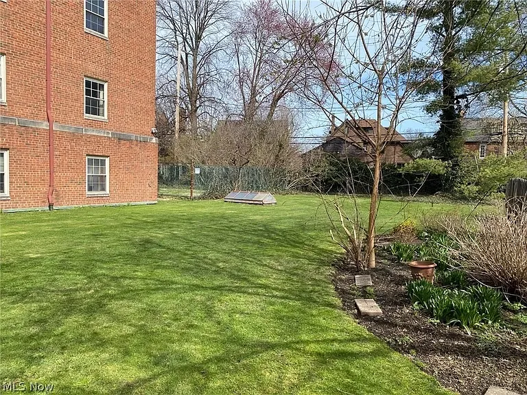 15825 Van Aken Blvd #304W — Photo 3