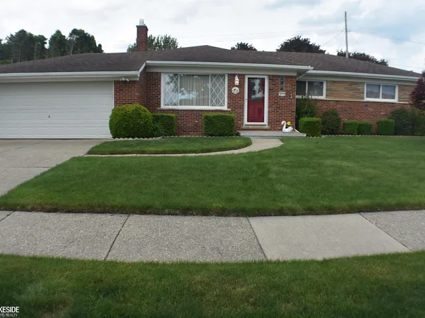 23113 S Rosedale Ct, Saint Clair Shores, MI 48080