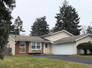 331 Arapahoe Trl, Carol Stream, IL 60188