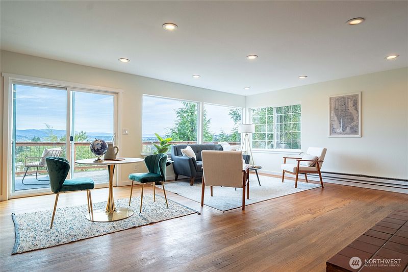4th image of 8344 Beacon Avenue S