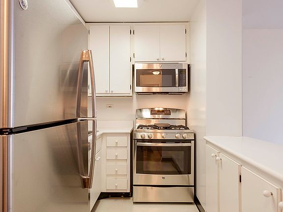3rd image of 330 E 39th St #(((11g)))
