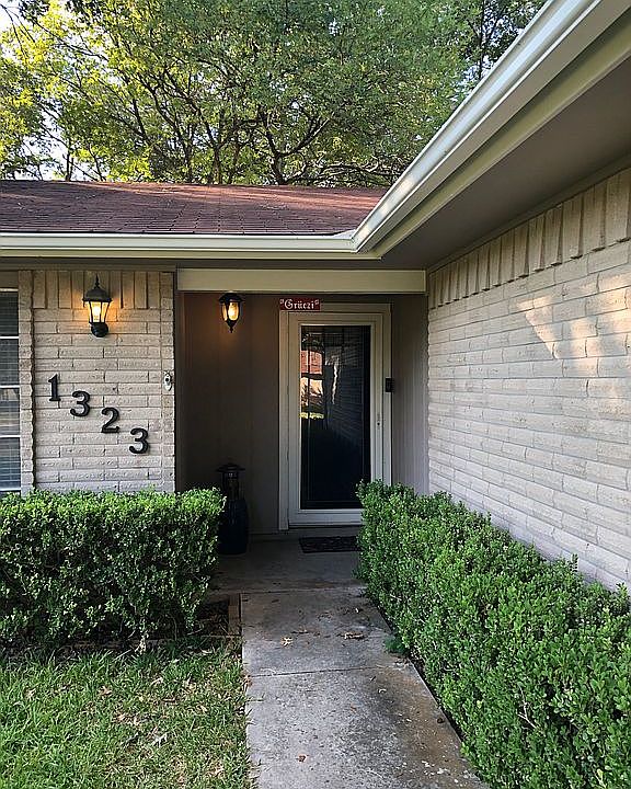 2nd image of 1323 Carnation Ln