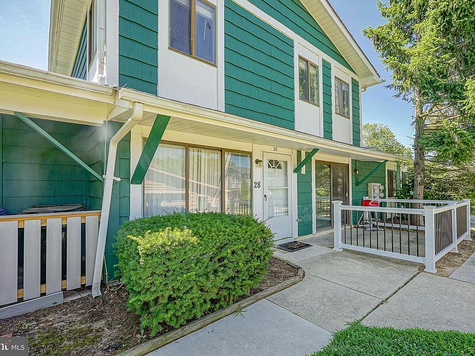 1st image of 28 Birchwood Ct