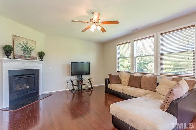 213 Seymour Pl — Photo 11