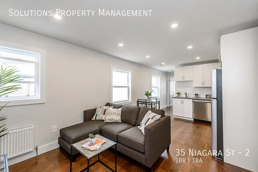 35 Niagara St #2