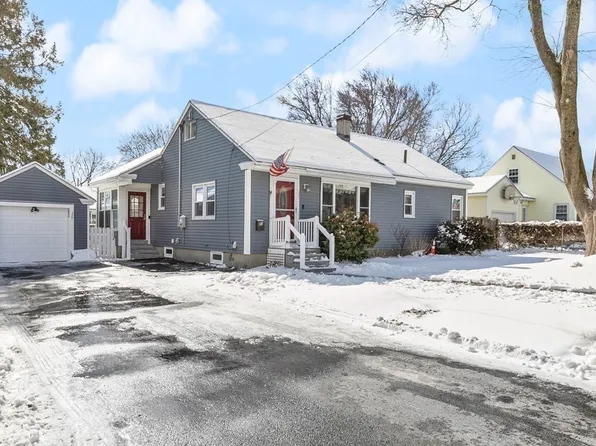 21 Galligan Rd, Lowell, MA 01851