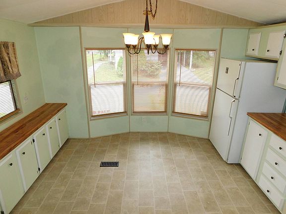 5th image of 3829 Oakcrest Ln