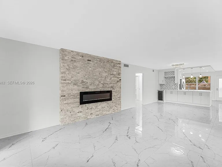 2303 Lucaya Ln #H2 — Photo 8